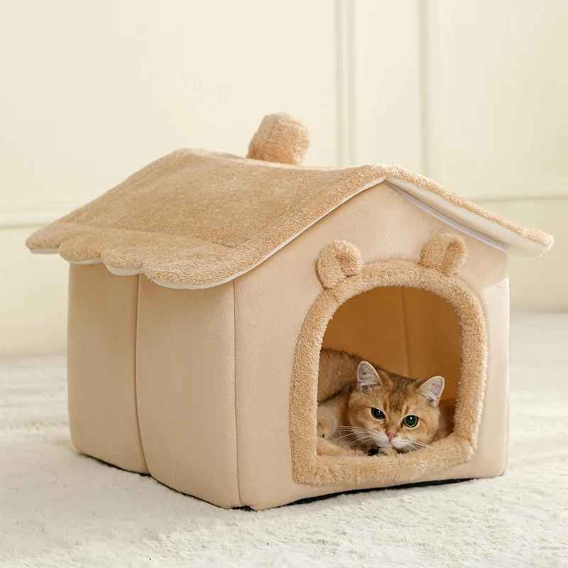 Maison pour chat Beige et douillet sur tapis blanc Zhejiang