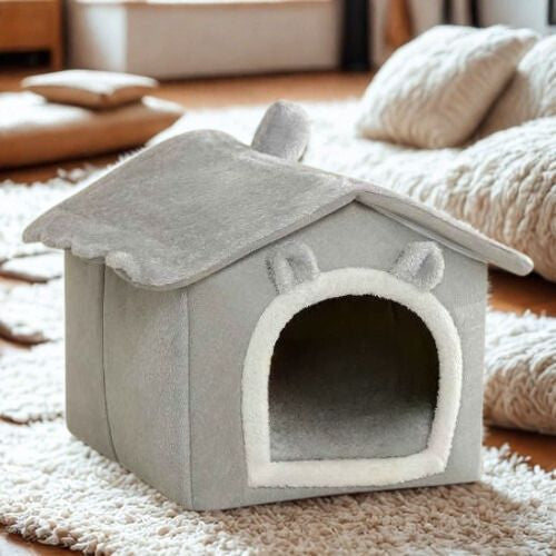 Maison pour chat sur tapis blanc Zhejiang