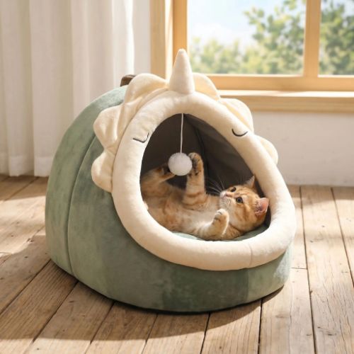 Niche chat avec chat roux endormi